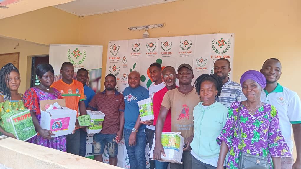 Appui aux Producteurs Agricoles : La Fondation E LAFI SOU Remet des Produits Phytosanitaires aux Agriculteurs Formés
